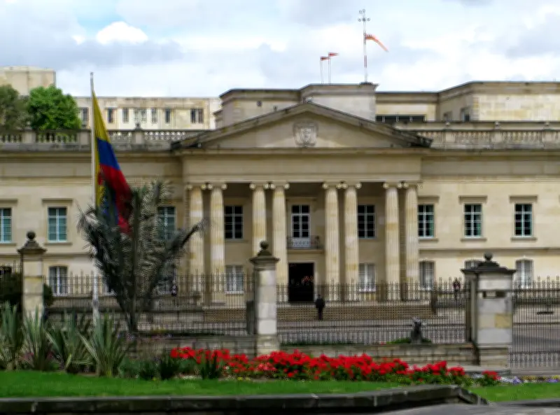 Maurice Armitage confirma candidatura presidencial para 2026 y descarta alianza con Iván Cepeda