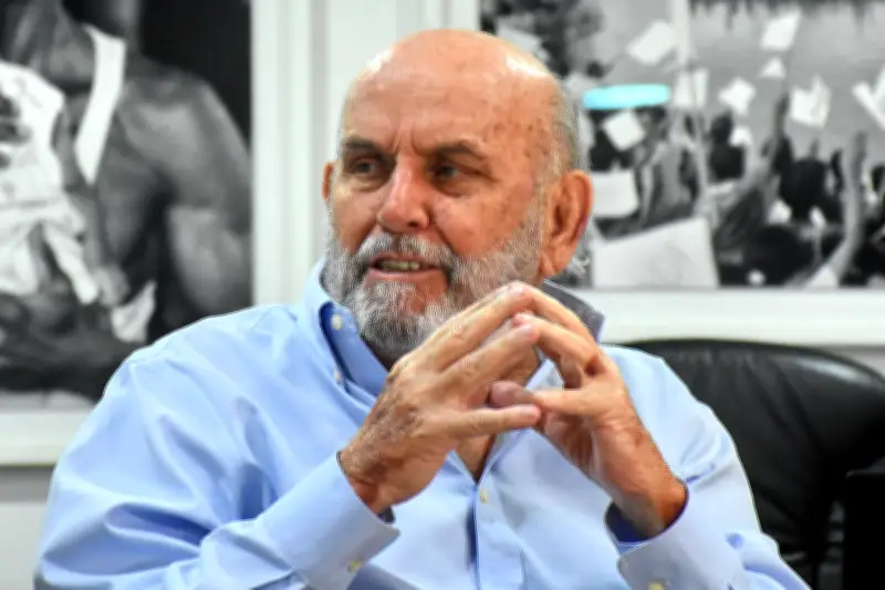 Maurice Armitage niega oferta de Iván Cepeda para ser su vicepresidente en Colombia