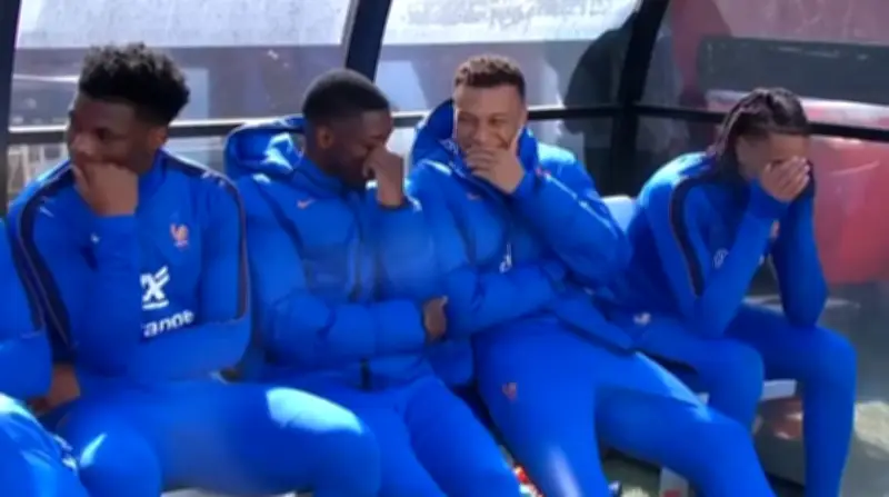 Mbappé genera polémica por risas en el banquillo durante partido contra Colombia