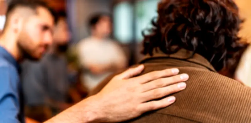 Médico Mario Alonso Puig destaca cómo un gesto de empatía salvó una vida adolescente