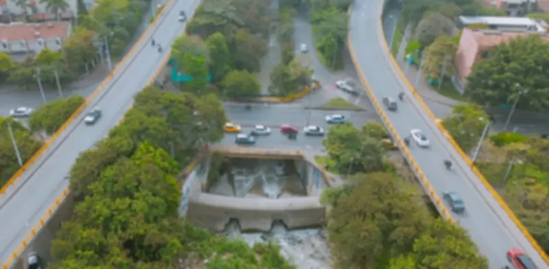 Medellín inicia obras del nuevo puente sobre la quebrada La Iguaná para el Metro de la 80