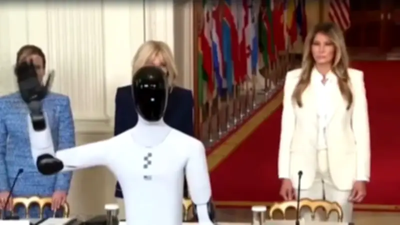 Melania Trump camina con robot humanoide en la Casa Blanca y habla sobre educar a la niñez del futuro