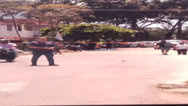 Menor de 15 años fallece en riña frente a colegio de Cali, autoridades investigan