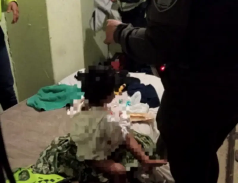 Menor de 4 años con desnutrición hallado en pagadiario durante redada en Bogotá