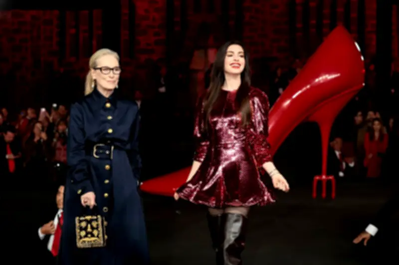 Meryl Streep y Anne Hathaway deslumbran en México para promoción de 'El diablo viste a la moda 2'
