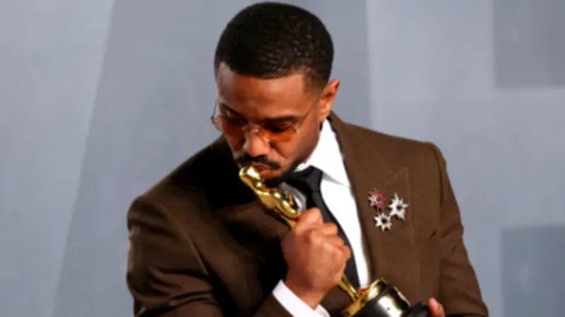 Michael B. Jordan se vuelve viral tras ganar Oscar y celebrar con hamburguesa