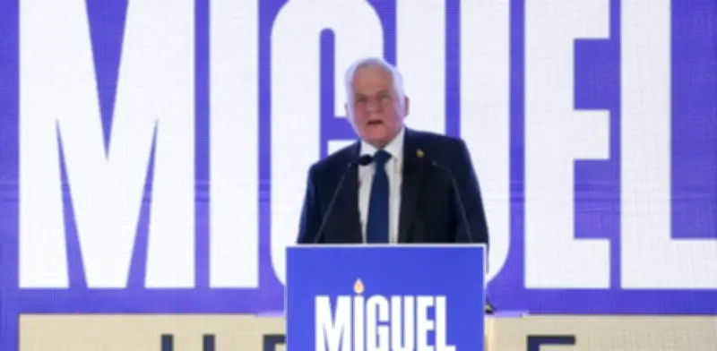 Miguel Uribe Londoño oficializa su candidatura presidencial y presenta fórmula vicepresidencial