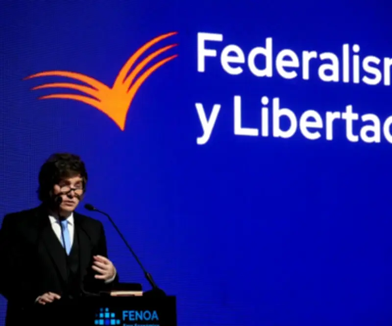 Milei defiende ajuste económico y critica a empresarios con privilegios en Foro del NOA