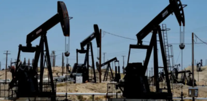 Millonarias apuestas en petróleo preceden anuncio de Trump sobre Irán