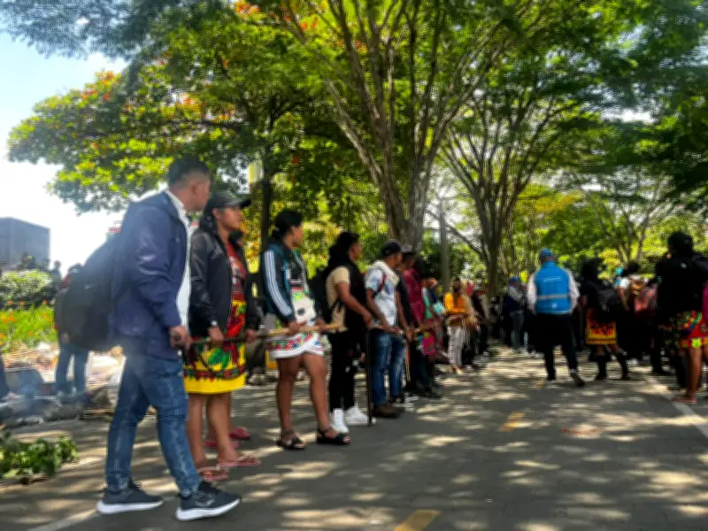 Minga indígena forma cadena humana en La Alpujarra de Medellín en protesta por falta de diálogo
