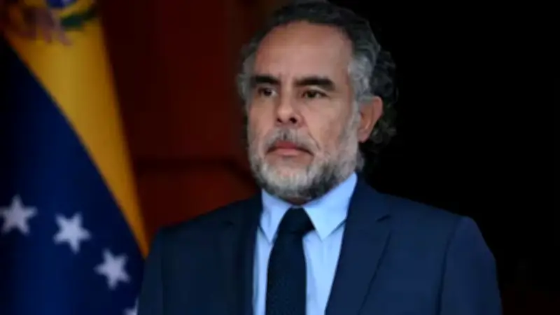 Ministro Benedetti enfrenta incidente de desacato por no rectificar acusaciones contra exministro