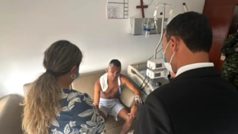 Ministro de Defensa visita heridos del accidente aéreo del Hércules C-130 en Hospital Militar