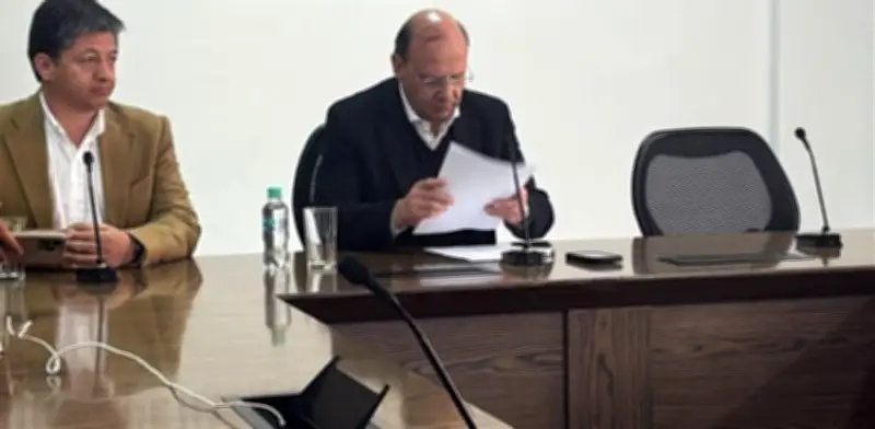 Ministro de Hacienda abandona sesión del Banco de la República en gesto sin precedentes