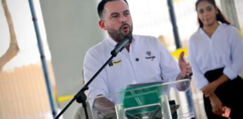 Ministro de Minas advierte posible alza en precio de gasolina por conflicto en Oriente Medio