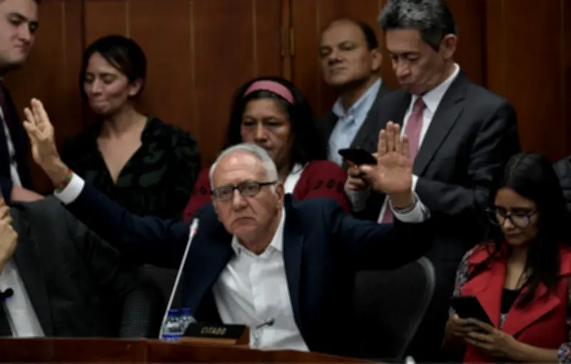 Moción de censura contra ministro de Salud por fallas en sistema y declaraciones sobre caso Kevin