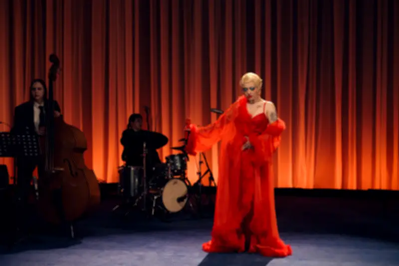 Mon Laferte transforma su dolor en arte: del desgarro al jazz teatral en su nueva etapa