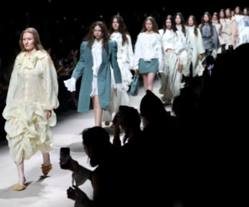 Moscú cierra la temporada global de la moda con más de 200 marcas en su pasarela