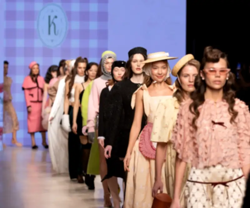 Moscow Fashion Week cierra con éxito: 80 desfiles y 65.000 asistentes marcan tendencia global