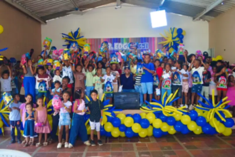 Más de 180 niños de Loma de Arena participan en jornada educativa para construir sueños profesionales