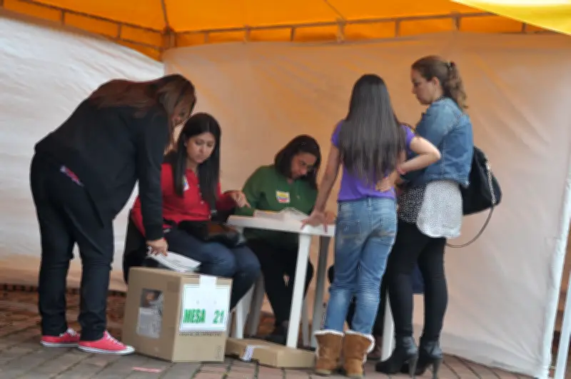 Más de 860.000 colombianos serán jurados de votación en cruciales elecciones legislativas
