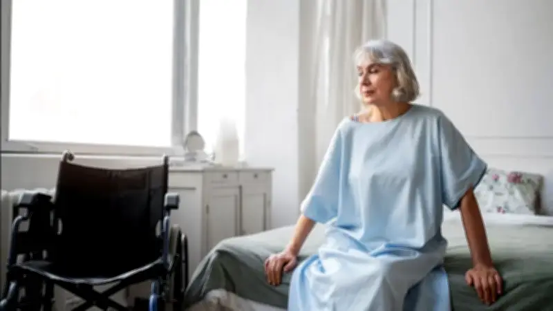 Mujer con dolor de espalda recibe oferta de eutanasia en lugar de diagnóstico médico