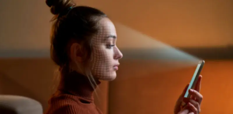 Mujer detenida 5 meses por error de IA en reconocimiento facial en EE.UU.