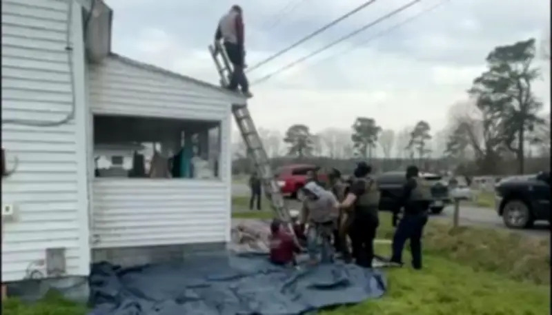 Mujer en EE.UU. contrató trabajadores latinos y luego llamó a migración para evadir pago