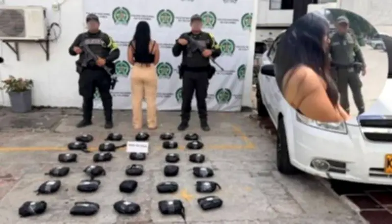 Mujer procesada por tráfico de drogas tras hallazgo de 30 kilos en puertas de vehículo
