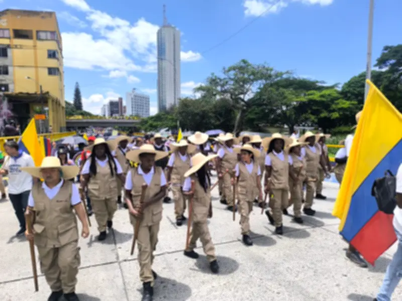 Mujeres de Cali crean la primera Guardia Afro Urbana de Colombia para proteger su comunidad