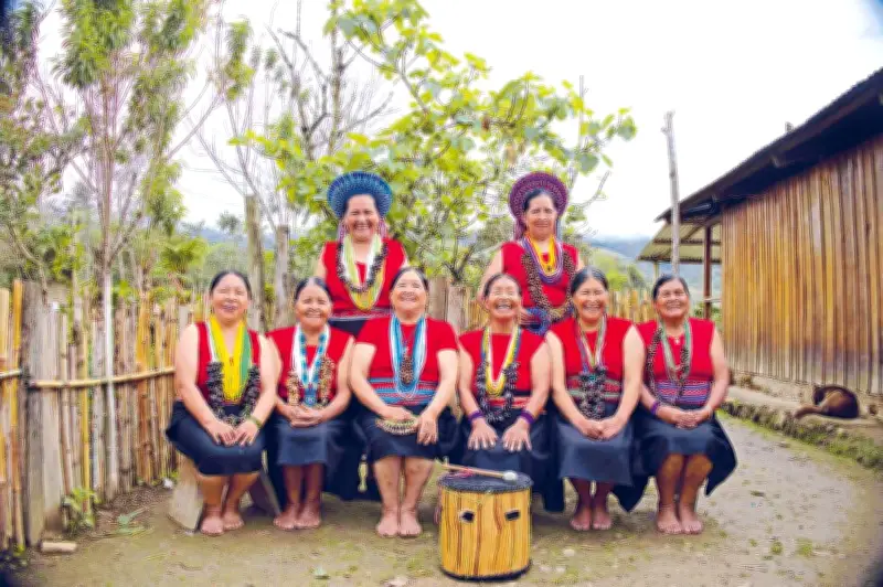 Mujeres Kamëntšá preservan su cultura ancestral a través de la danza tradicional