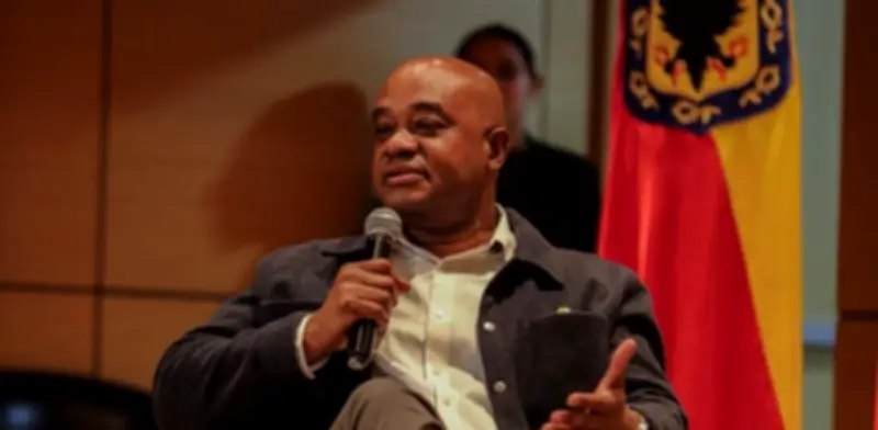 Murillo combina campaña y diplomacia con viaje a Venezuela y reunión con Delcy Rodríguez