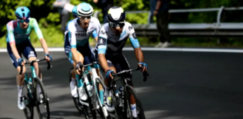 Nairo Quintana y Santiago Buitrago mantienen posición en Vuelta a Cataluña tras etapa modificada por vientos