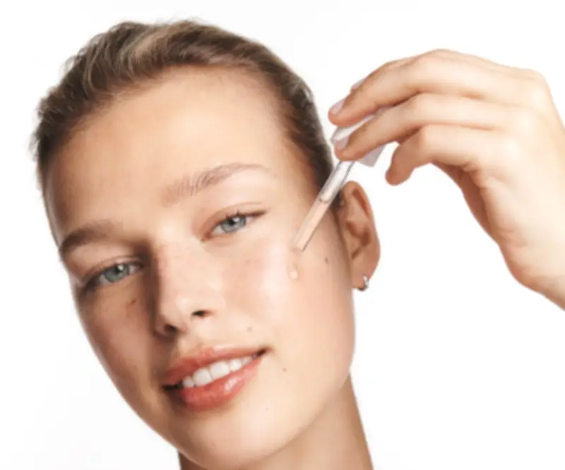 Neutrogena lanza Sérum Antimanchas Hydro Boost con fórmula de tres activos clínicamente probada