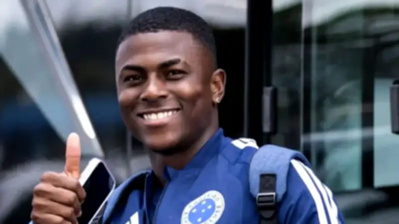 Néiser Villarreal marca gol fortuito con Cruzeiro en vibrante empate brasileño