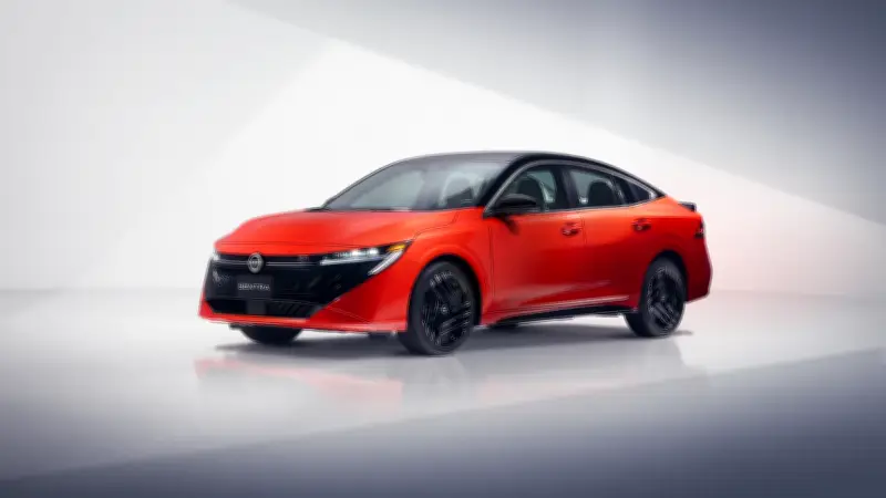 Nissan presenta sus renovados Sentra y Versa 2026 con diseño deportivo y tecnología avanzada