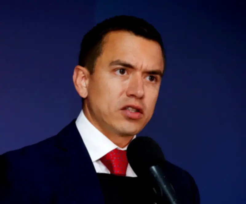 Noboa niega operaciones militares en Colombia tras denuncia de Petro sobre bombardeos