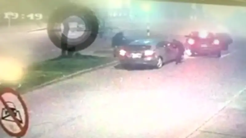Nueva modalidad de robo de carros azota a conductores en Bogotá; hurto quedó grabado
