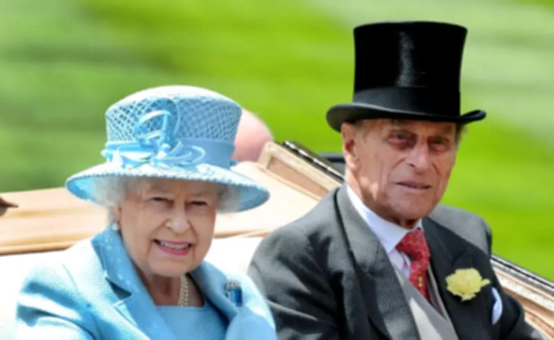 Nuevo libro revela que el príncipe Felipe batalló 8 años contra cáncer de páncreas