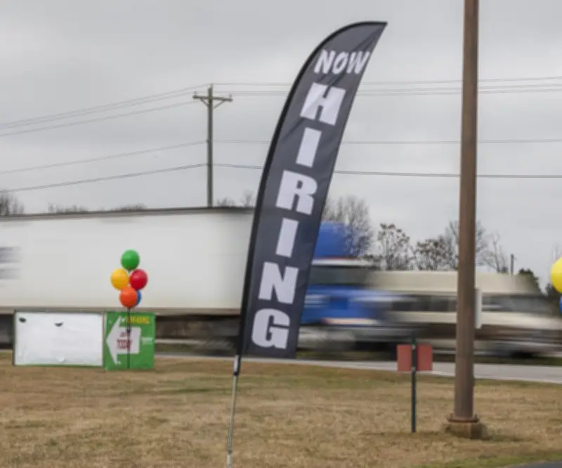 Ofertas de empleo en EE.UU. caen en febrero y contratación se desacelera notablemente