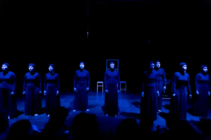 Ophelia Colectivo Escénico presenta 'ALICIA' en el Teatrino de Cali: una exploración coral del duelo