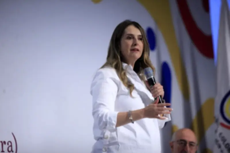 Paloma Valencia denuncia nuevo contrato millonario de Colpensiones para publicidad en 2026