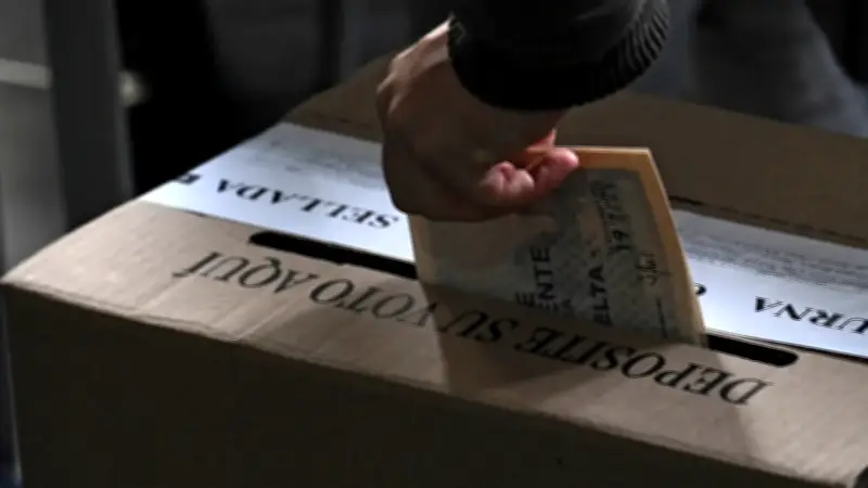 Panorama complejo para elecciones tras encuesta: centro político se diluye