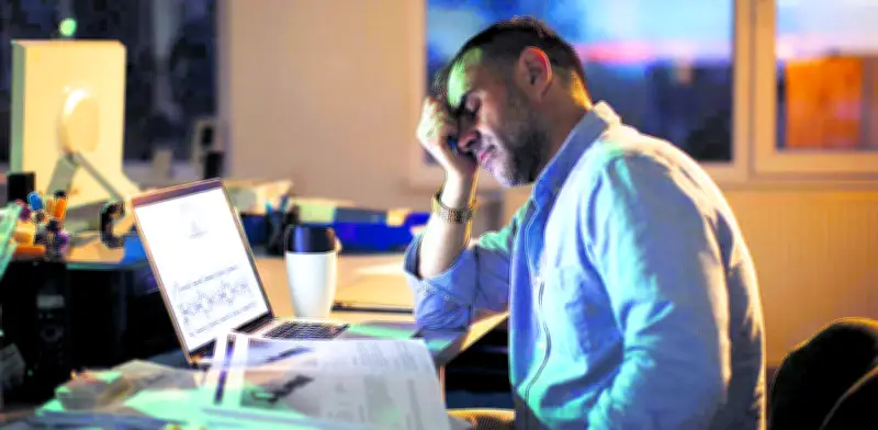 Parpadeo frente a pantallas: ¿Por qué 15 veces por minuto es clave para evitar fatiga visual?