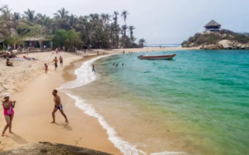 Parque Tayrona reabre tras cierre por seguridad con fuerte presencia policial