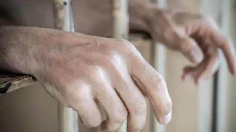 Pastor de Caldas condenado a 43 años por secuestrar y abusar de su hijastra de 13 años