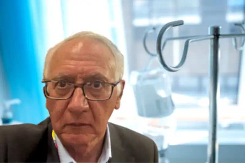 Periodista de Cúcuta enfrenta a ministro Jaramillo por priorizar política sobre muertes en salud