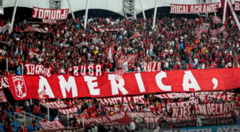 Periodista deportivo denuncia acoso de hinchas en estadio Pascual Guerrero