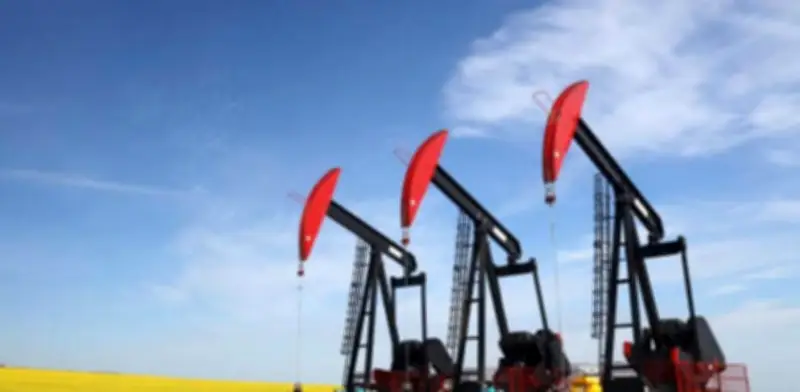 Petróleo Brent cae 2,84% y cierra en 100,21 dólares por barril tras tensiones geopolíticas