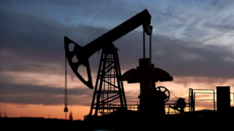 Petróleo Brent cae 6% tras plan de paz de Trump con Irán; WTI retrocede 5,2%