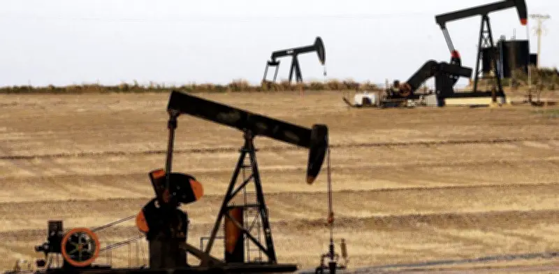 Petróleo en máximos históricos: Brent supera US$120 por barril ante crisis en Oriente Medio